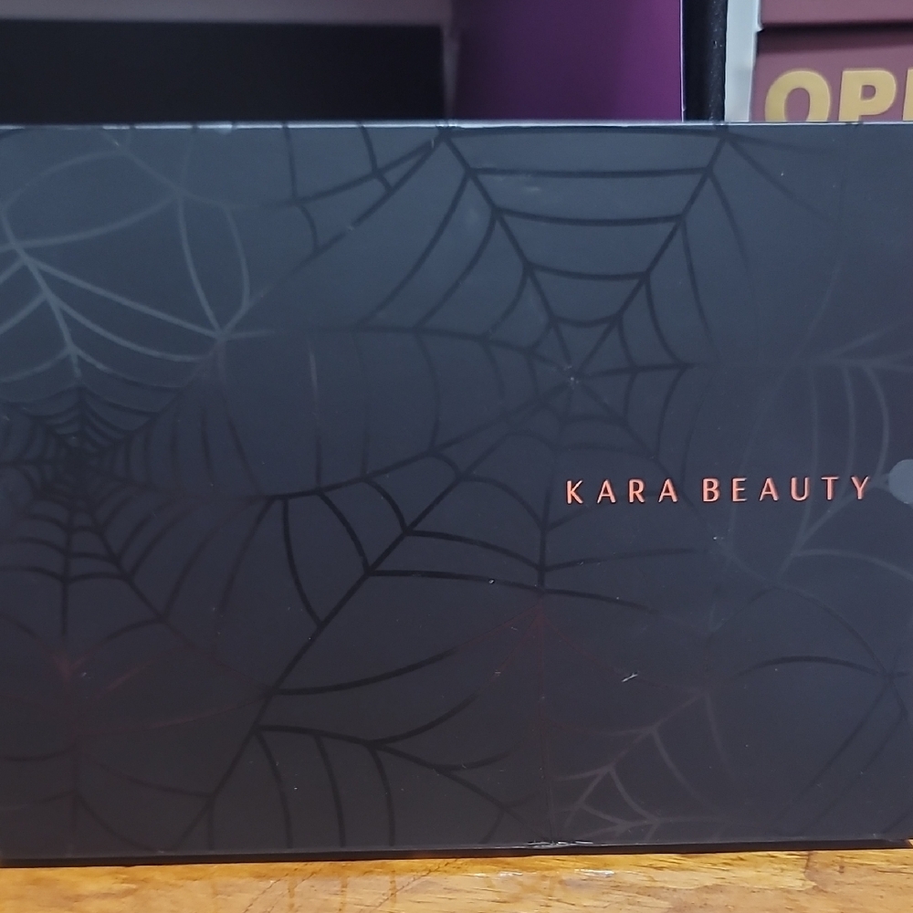 Kara Beauty Spider Web Eyeshadow Palette - Black and Red